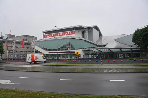 Photo 3: Exterior · Zicht op een deel van de voorzijde van het Chassé Theater, Claudius Prinsenlaan 8, 4811 DK Breda