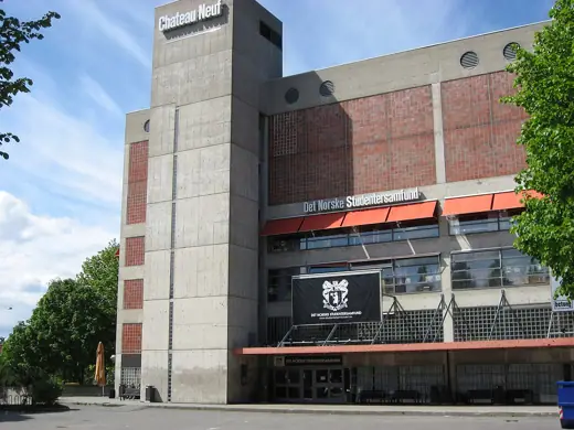 Photo 1: Exterior