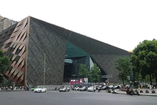Photo 2: Exterior