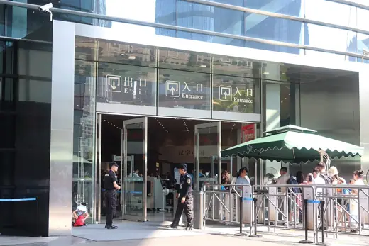 Photo 4: Exterior