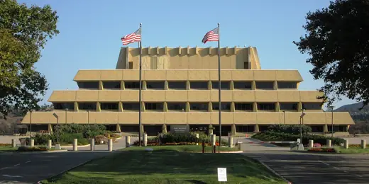 Photo 3: Exterior