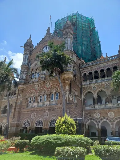 Photo 6: Section · Central section of the CSMT building as seen from the front porch
