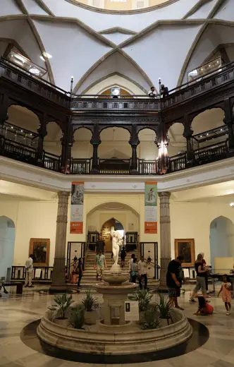 Photo 3: Interior