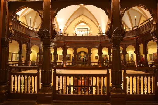 Photo 4: Interior