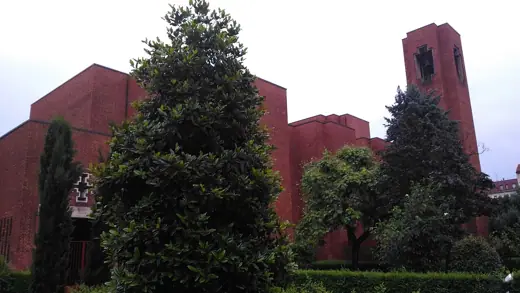 Photo 1: Exterior