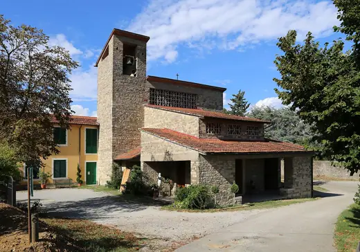 Photo 1: Exterior