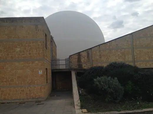 Photo 3: Exterior