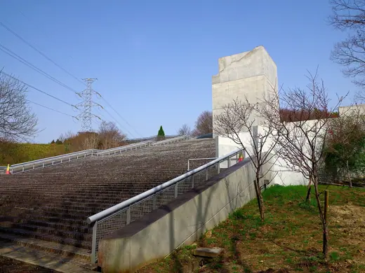 Photo 3: Exterior