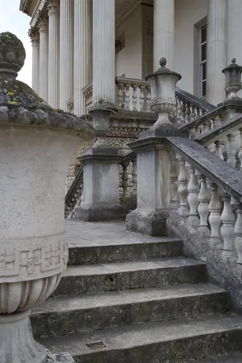 Photo 3: Interior