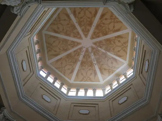 Photo 6: Interior · Eski Juva Bozori, mercat de Chorsu (Taixkent), secció de menjar cuit, cúpula