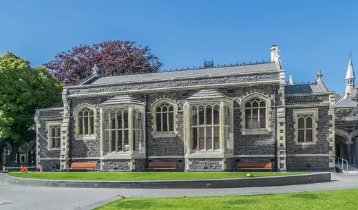 Photo 2: Exterior