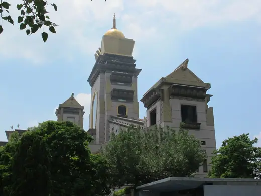Photo 1: Exterior