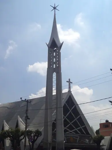 Photo 3: Exterior · Torre de la Iglesia de la Medalla Milagrosa
