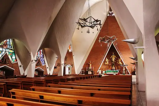 Photo 6: Interior · Interior de la Parroquia de la Medalla Milagrosa diseñada por Félix Candela