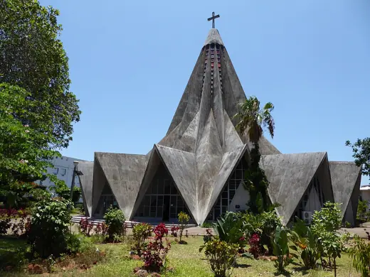 Photo 2: Exterior