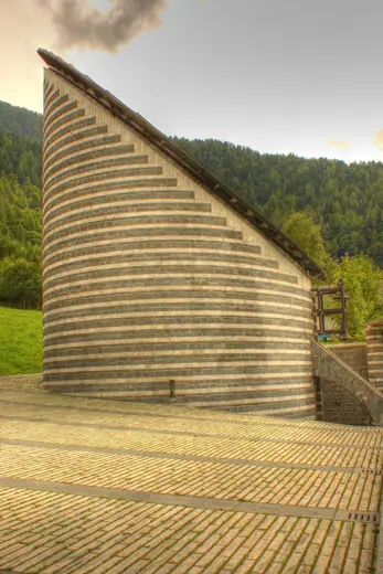 Photo 4: Exterior · Mogno mit Chiesa di San Giovanni Battista