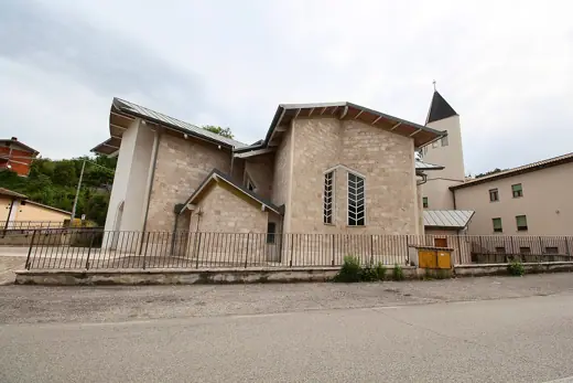 Photo 2: Exterior