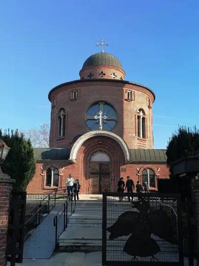 Photo 3: Exterior