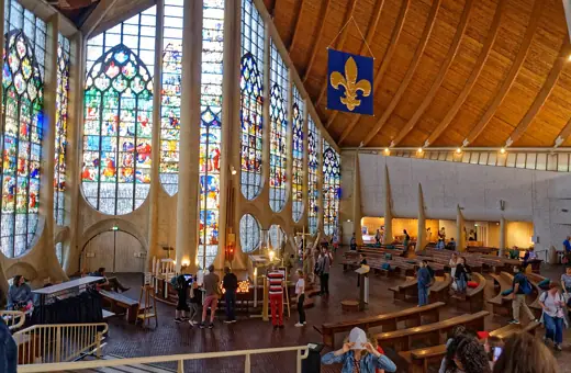 Photo 6: Interior · Rouen 2025 - Église catholique Sainte-Jeanne-d'Arc -