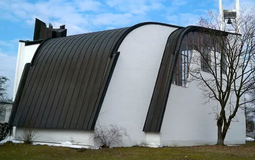 Photo 4: Exterior