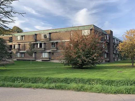 Photo 2: Exterior