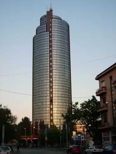 Photo 2: Exterior
