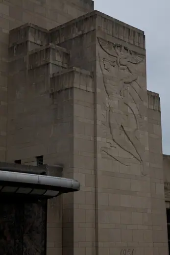 Photo 4: Exterior