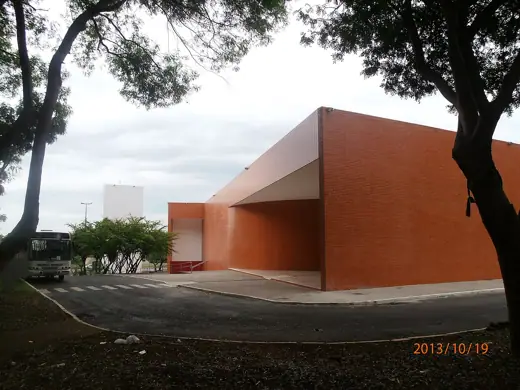Photo 2: Exterior
