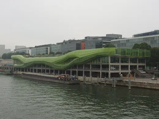 Photo 1: Exterior