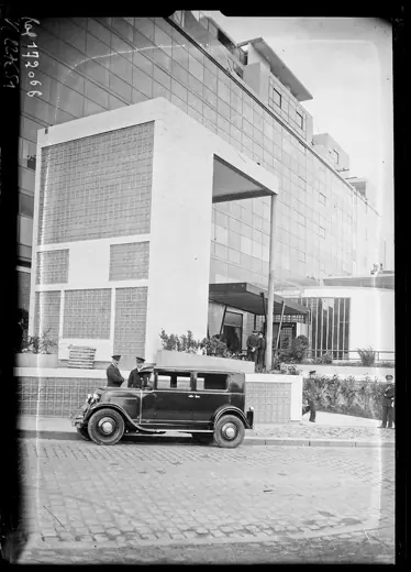 Photo 2: Exterior