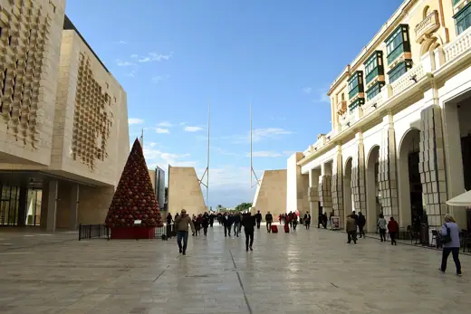 Photo 2: Exterior