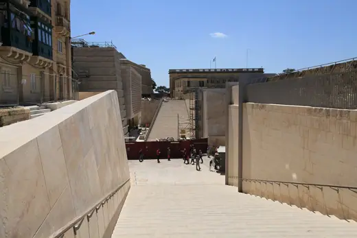 Photo 3: Exterior