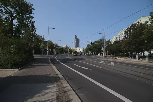 Photo 3: Exterior · Blick zu dem City-Hochhaus in Leipzig