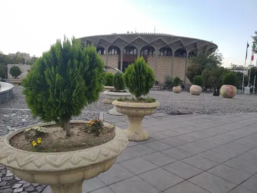 Photo 4: Exterior