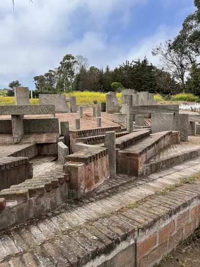 Photo 2: Exterior