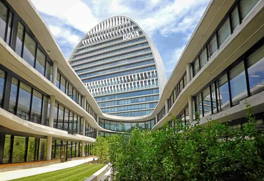 Photo 2: Exterior
