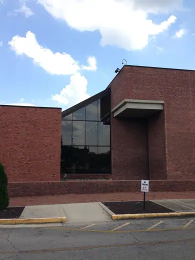 Photo 5: Detail · This image shows the point at which the Pei designed building is joined with the 1987 design by James K Paris