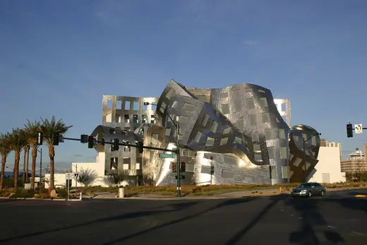 Photo 1: Exterior