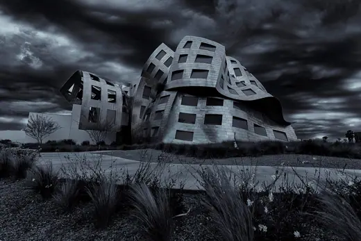 Photo 2: Exterior