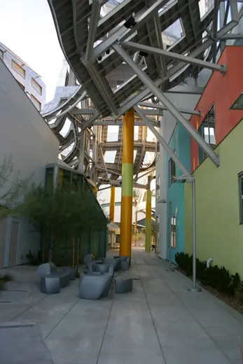 Photo 4: Interior