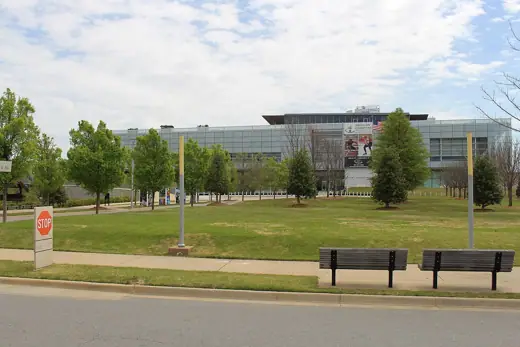 Photo 2: Exterior