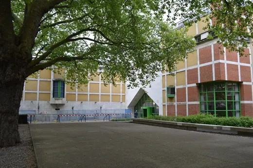Photo 2: Exterior · Clore Gallery