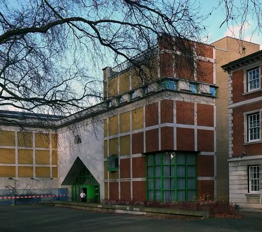 Photo 3: Exterior