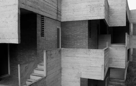 Photo 3: Exterior