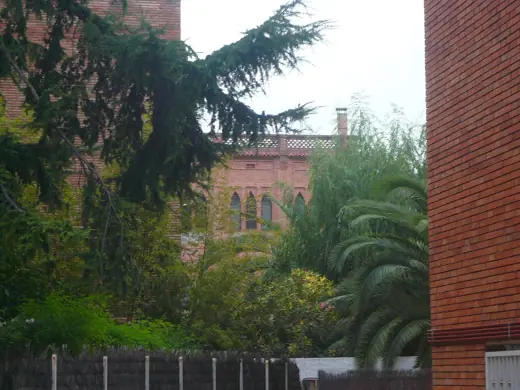 Photo 2: Exterior