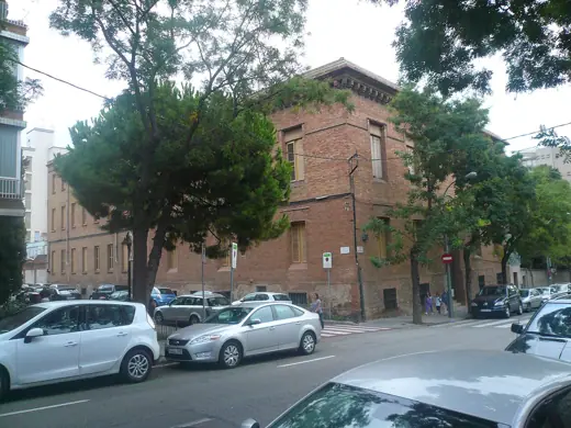 Photo 3: Exterior