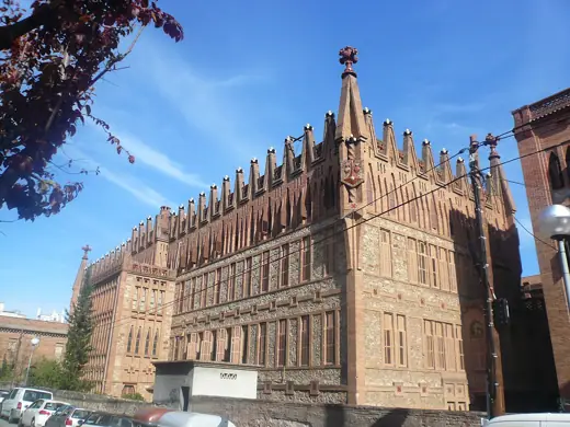 Photo 4: Exterior