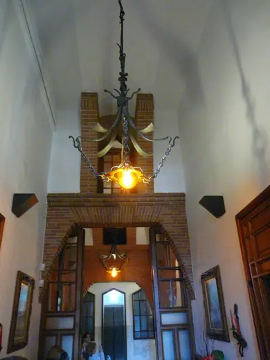 Photo 6: Interior