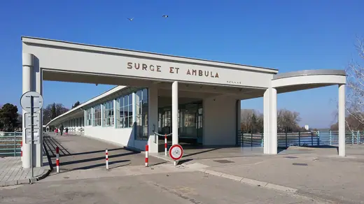 Photo 1: Exterior