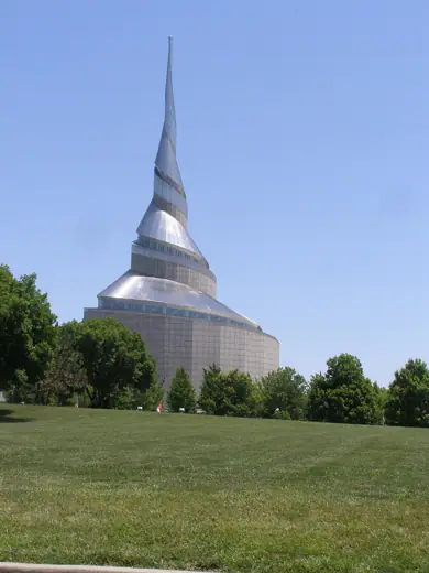 Photo 2: Exterior